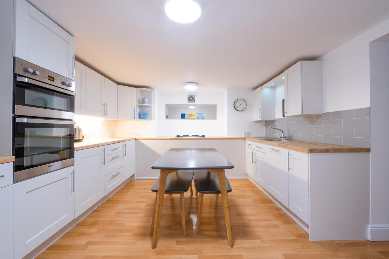 Modern Apt Near Gardens With Large Decking Area - Vivre Retreats Bournemouth Exterior photo
